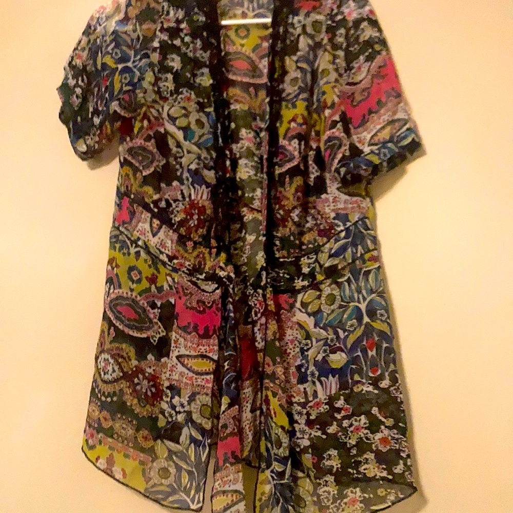 Size large women’s top